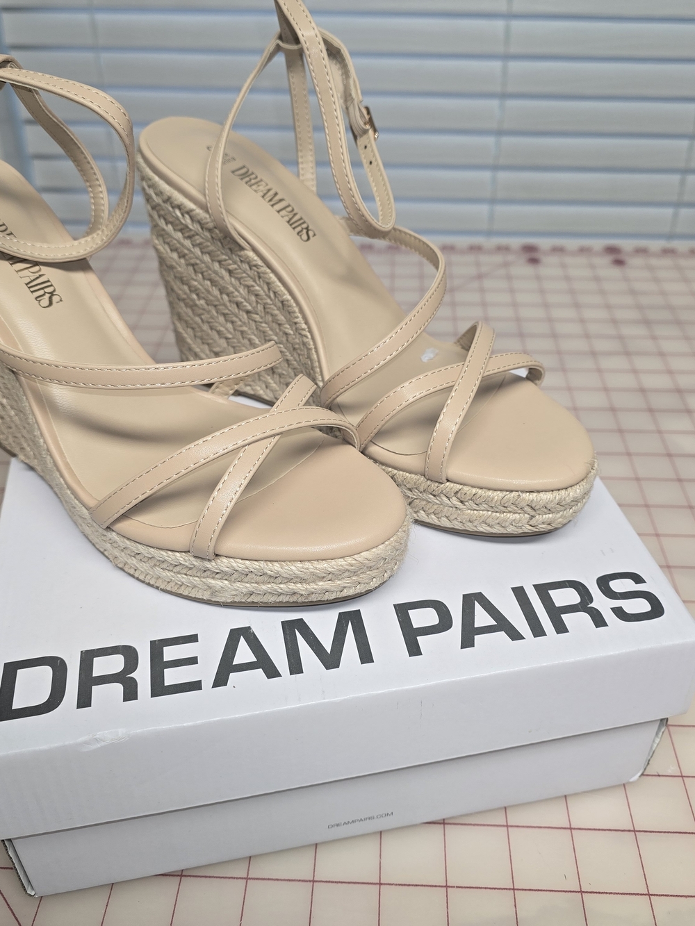 Dream Pairs Women's Nude Espadrille Wedge Sandals Size 8 (NEW)